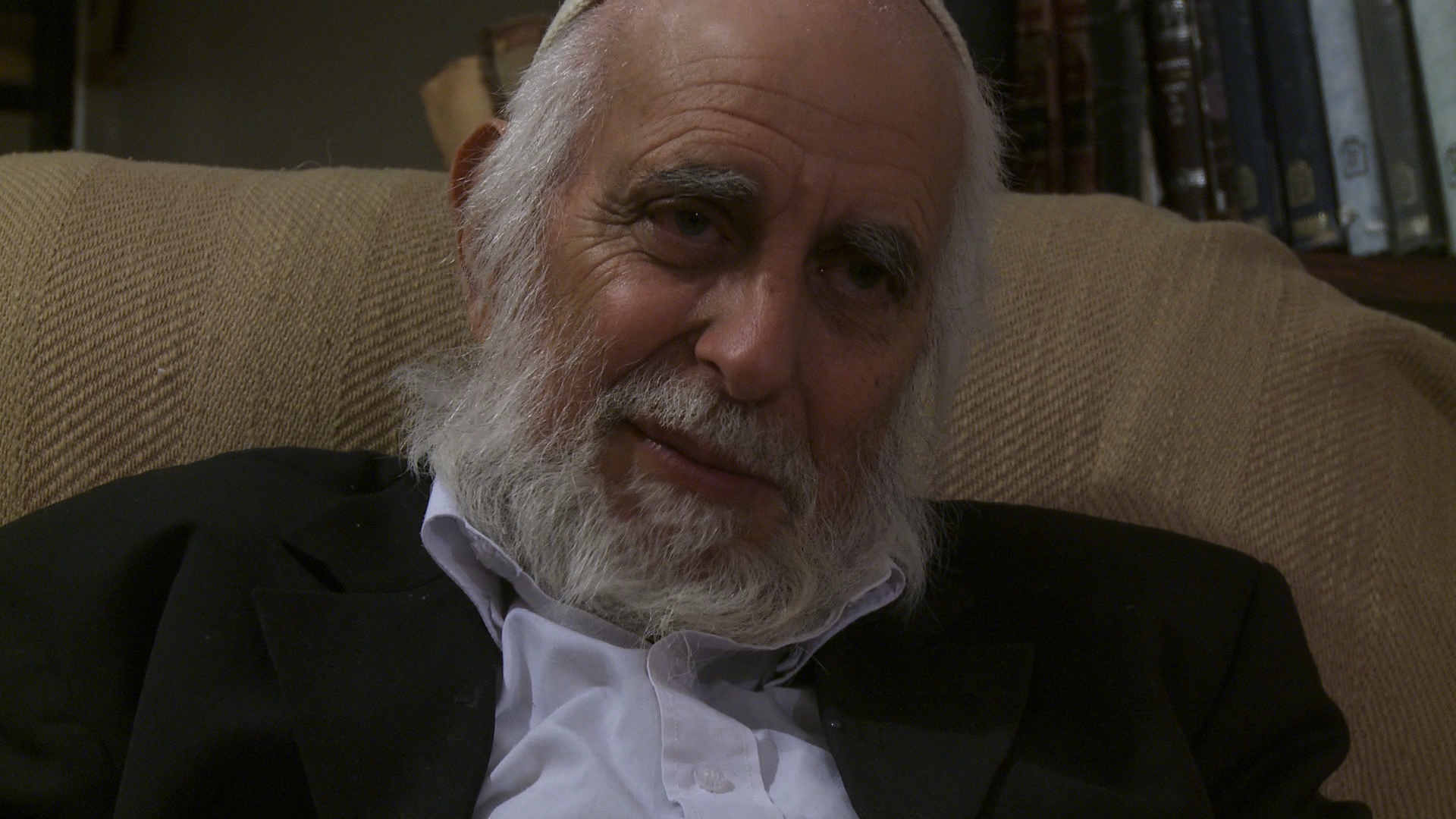 Rabbi-Menachem-Froman-at-home-Tekoa